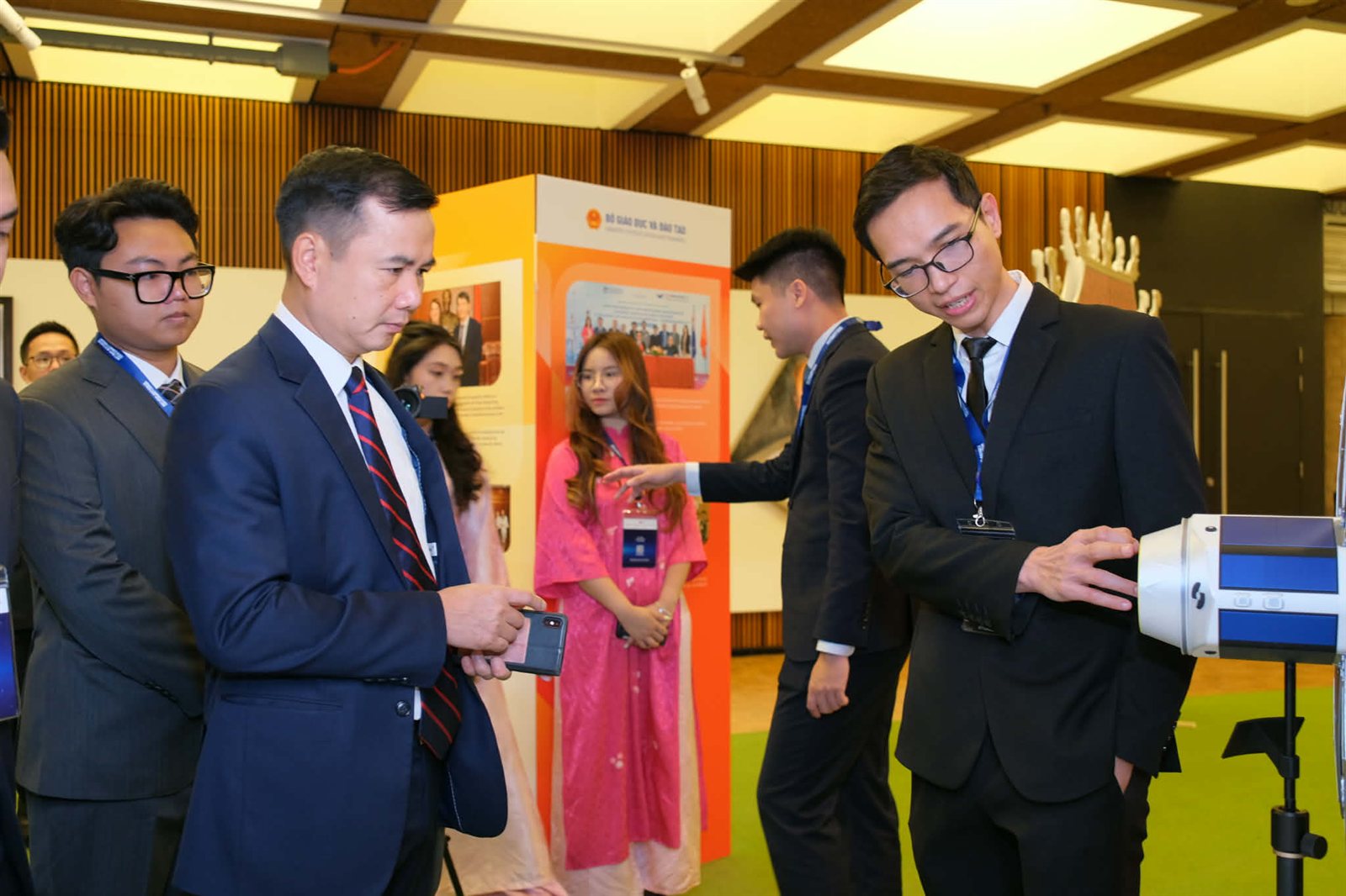 A NIC AU expert presenting satellite and aerospace research at the Tech Connect Forum exhibition
